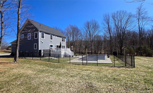 46 Long Hill Road, Hopewell Junction, NY 12533