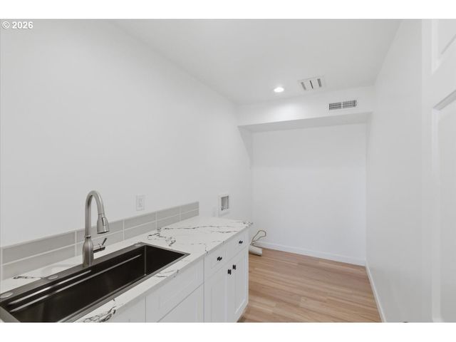 2455 W 29TH Ave, Eugene, OR 97405