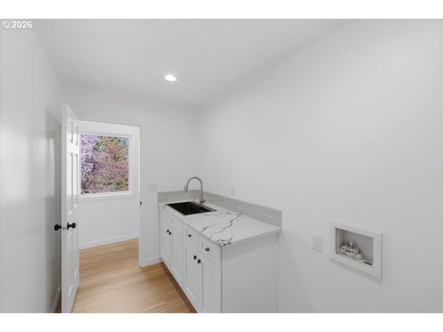 2455 W 29TH Ave, Eugene, OR 97405