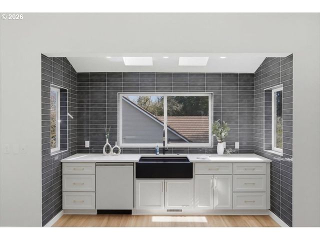 2455 W 29TH Ave, Eugene, OR 97405