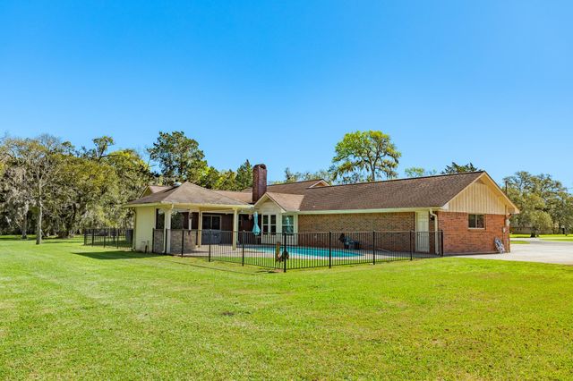 555 County Road 502a, Sweeny, TX 77480