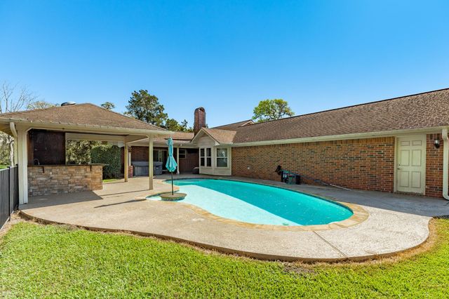 555 County Road 502a, Sweeny, TX 77480