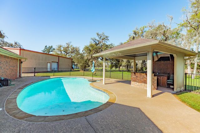 555 County Road 502a, Sweeny, TX 77480