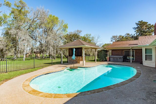 555 County Road 502a, Sweeny, TX 77480