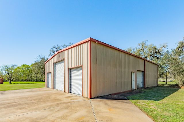 555 County Road 502a, Sweeny, TX 77480