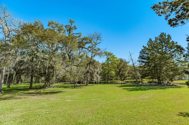 555 County Road 502a, Sweeny, TX 77480
