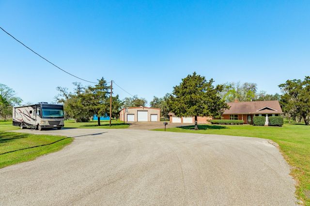 555 County Road 502a, Sweeny, TX 77480