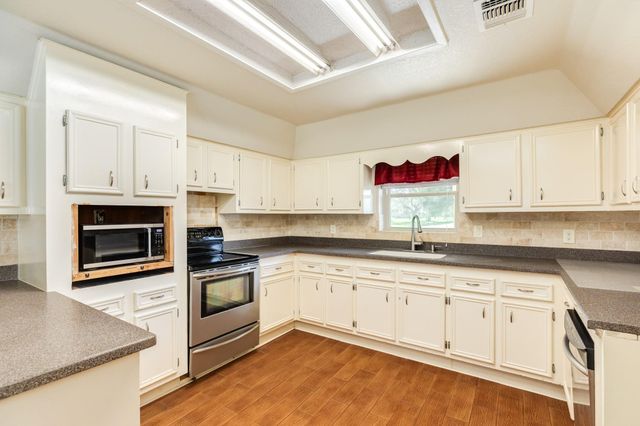 555 County Road 502a, Sweeny, TX 77480