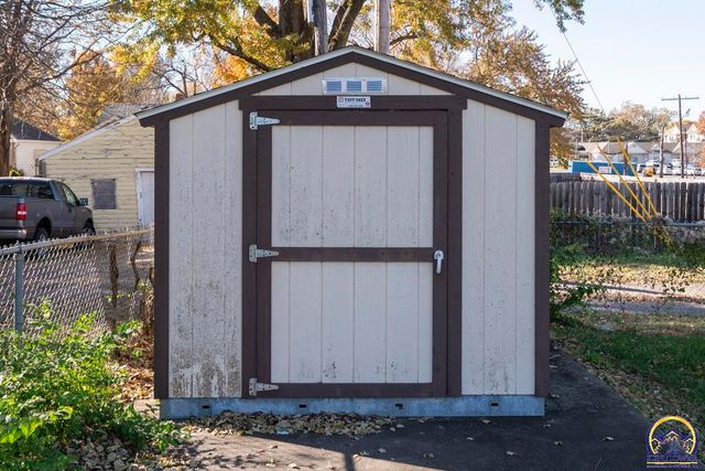 701 SW Watson AVE, Topeka, KS 66606