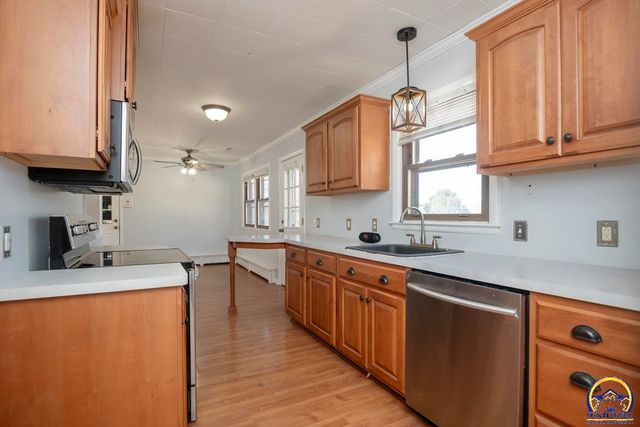 701 SW Watson AVE, Topeka, KS 66606