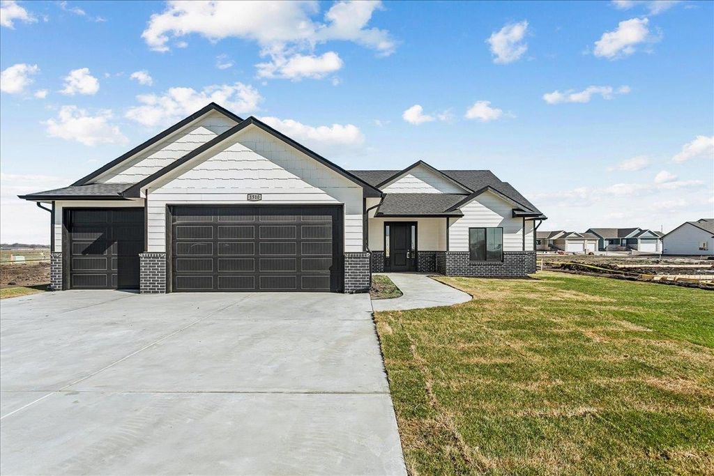 1510 E Appleton St, Valley Center, KS 67147