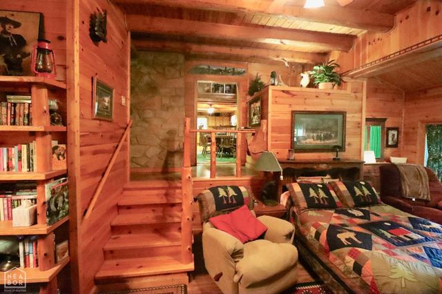 1463 Browns Chapel Rd, Viola, AR 72583