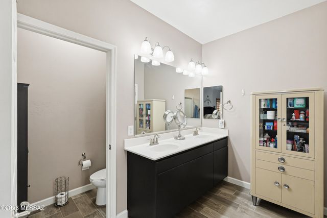 301 W Vista Monte Drive, Corona De Tucson, AZ 85641