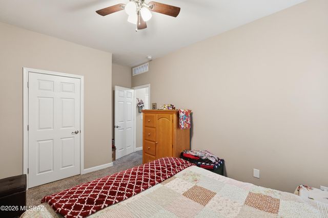 301 W Vista Monte Drive, Corona De Tucson, AZ 85641