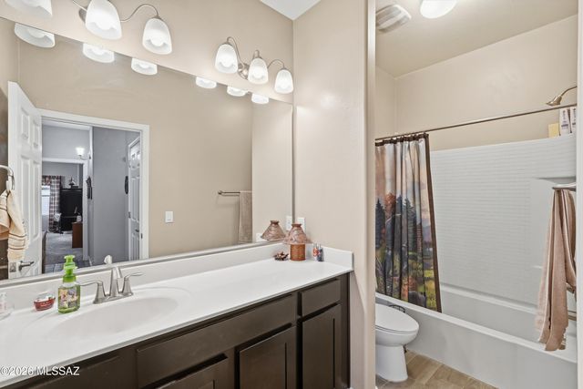 301 W Vista Monte Drive, Corona De Tucson, AZ 85641