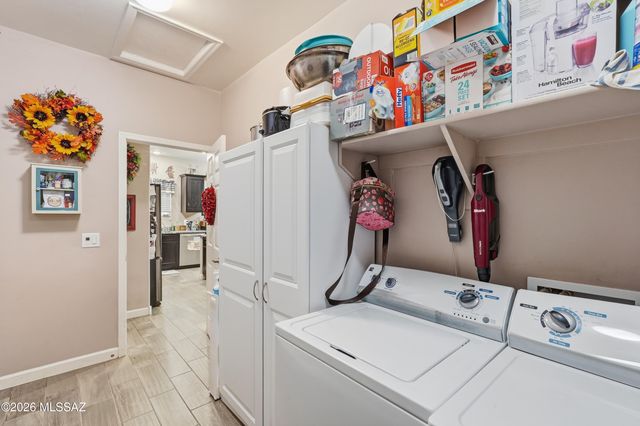 301 W Vista Monte Drive, Corona De Tucson, AZ 85641