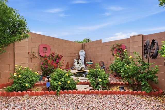 301 W Vista Monte Drive, Corona De Tucson, AZ 85641