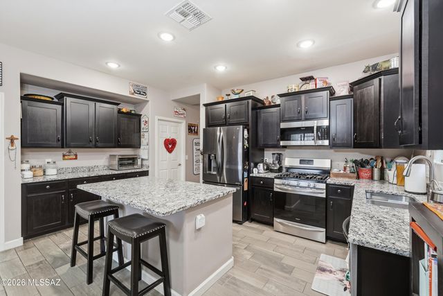 301 W Vista Monte Drive, Corona De Tucson, AZ 85641