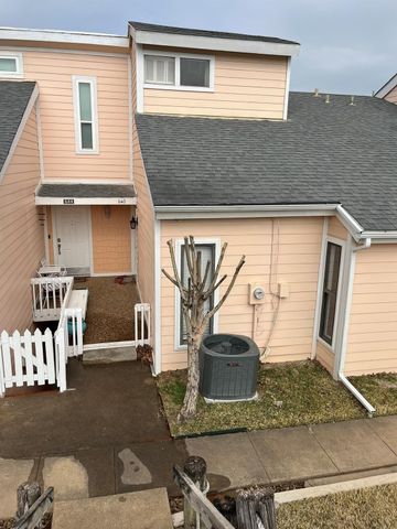 640 Harbor Drive, Azle, TX 76020