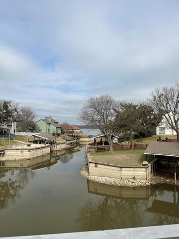 640 Harbor Drive, Azle, TX 76020