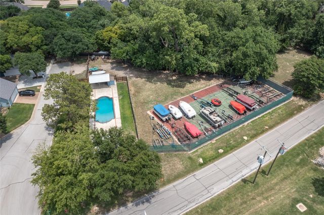 640 Harbor Drive, Azle, TX 76020