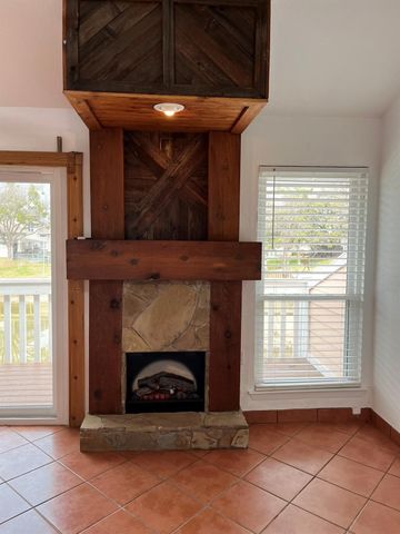 640 Harbor Drive, Azle, TX 76020