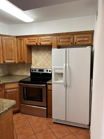 640 Harbor Drive, Azle, TX 76020