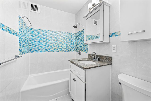 212 E Broadway Apt G701, New York City, NY 10002