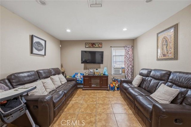 6937 Fairfax, San Bernardino, CA 92404