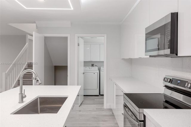 1170 SW 118th Ter, Davie, FL 33325