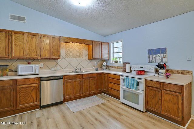 532 Bellevue Street, Clinton, MS 39056