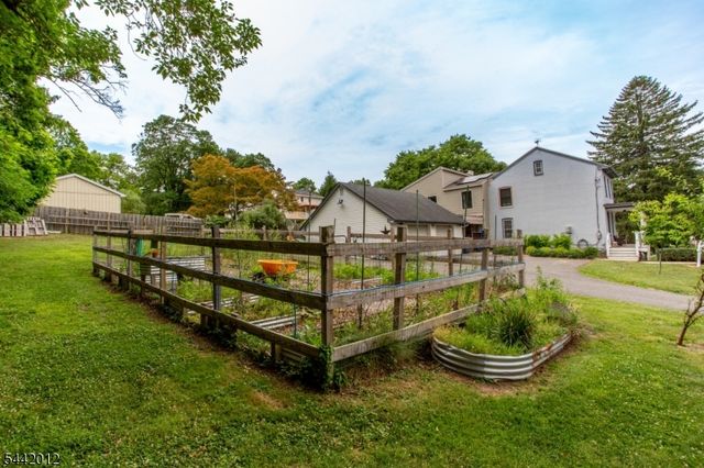67 Douglas St, Lambertville City, NJ 08530