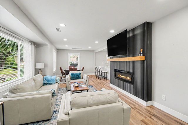 24650 Lathrup Boulevard, Southfield, MI 48075
