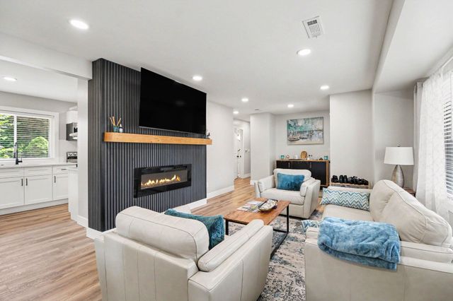24650 Lathrup Boulevard, Southfield, MI 48075
