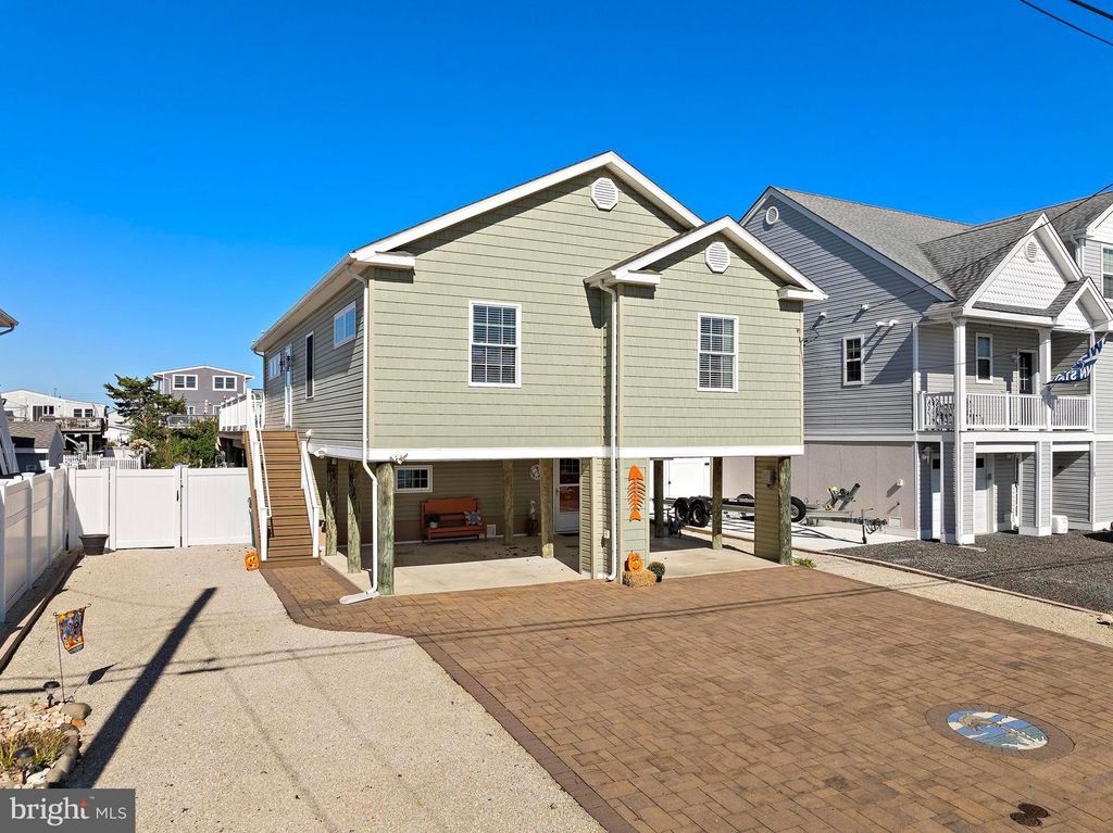 20 W NAVASINK DR, Tuckerton, NJ 08087