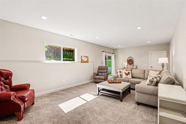 950 Doolittle Court, Kalamazoo, MI 49009