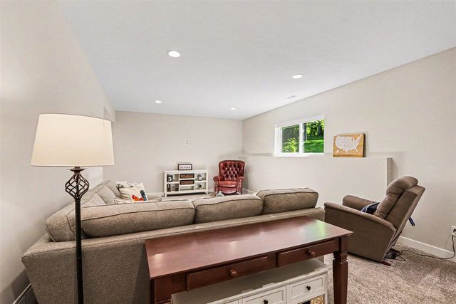 950 Doolittle Court, Kalamazoo, MI 49009