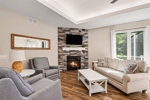 950 Doolittle Court, Kalamazoo, MI 49009