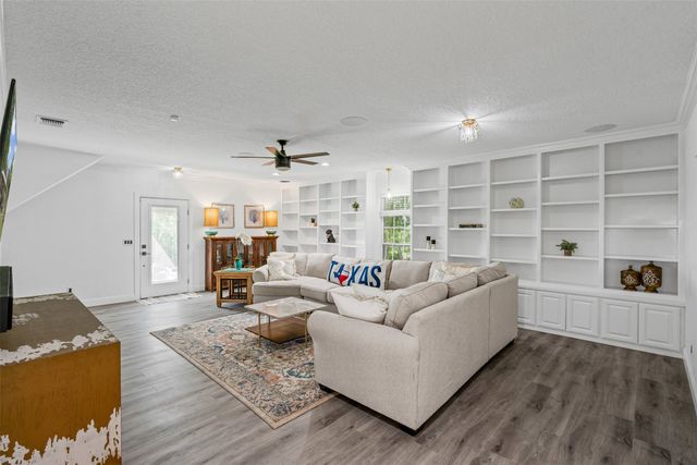 108 Dustin Circle, Hudson Oaks, TX 76087
