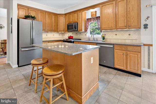 8 NEWELL PL, Hopewell, NJ 08525