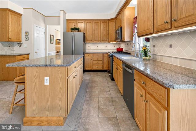 8 NEWELL PL, Hopewell, NJ 08525