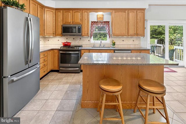 8 NEWELL PL, Hopewell, NJ 08525