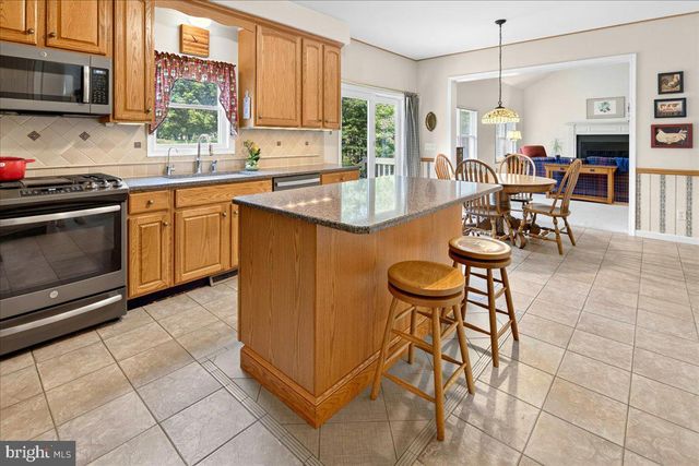 8 NEWELL PL, Hopewell, NJ 08525