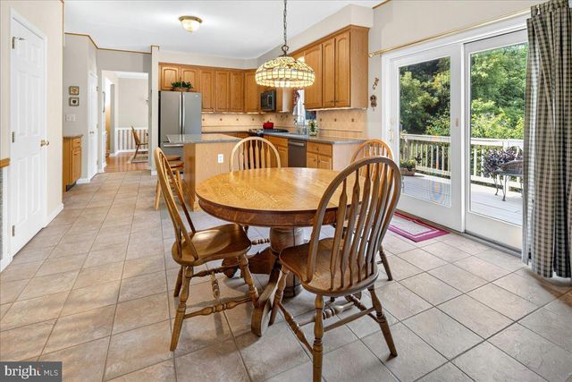8 NEWELL PL, Hopewell, NJ 08525