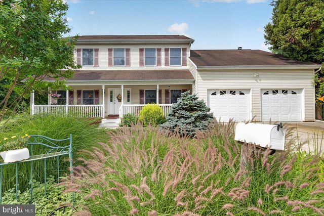 8 NEWELL PL, Hopewell, NJ 08525
