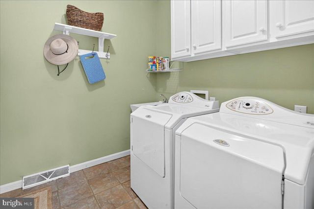 8 NEWELL PL, Hopewell, NJ 08525