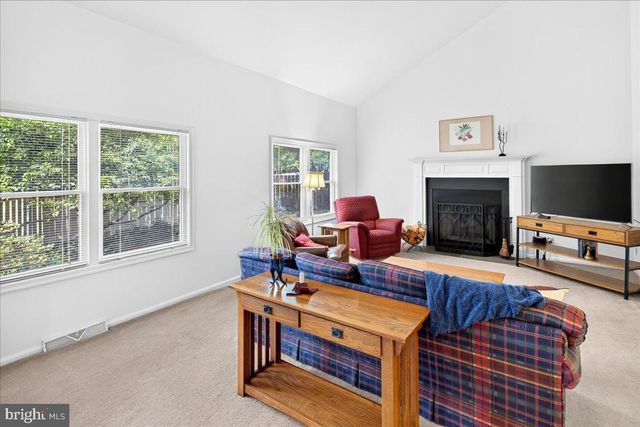 8 NEWELL PL, Hopewell, NJ 08525