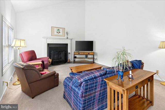 8 NEWELL PL, Hopewell, NJ 08525