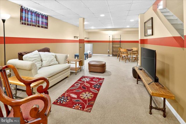 8 NEWELL PL, Hopewell, NJ 08525