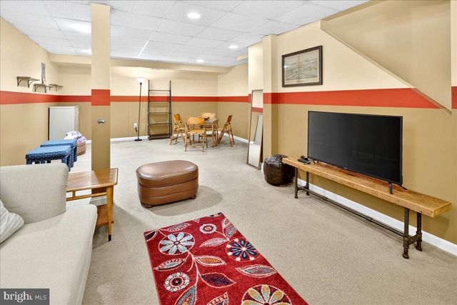 8 NEWELL PL, Hopewell, NJ 08525
